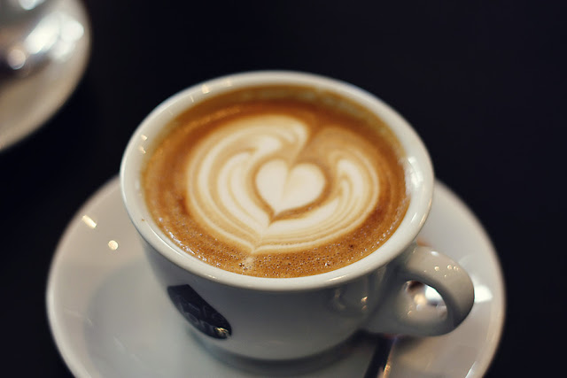 cappuccino, le bal café paris