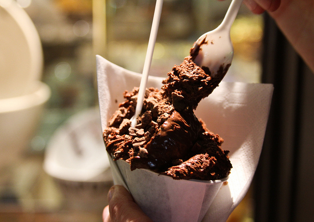 Chapon chocolate mousse cone