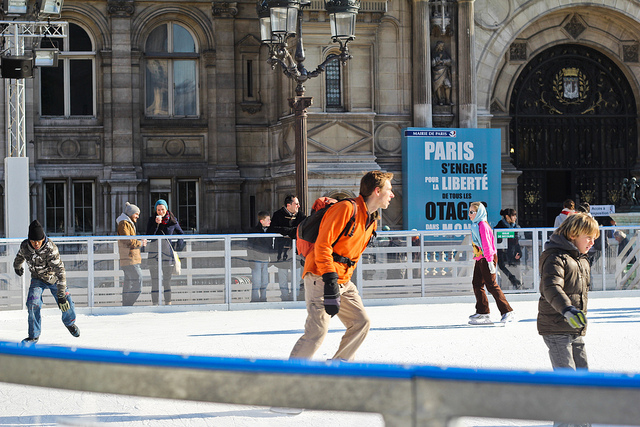 Ice skating at Hôtel de Ville 
